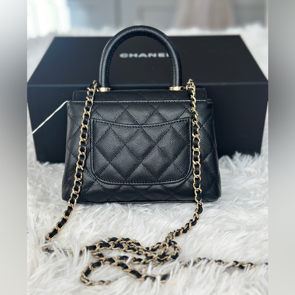 ❌ SOLD ❌ CHANEL Coco Handle Clutch on Chain Black Caviar - Picture 2 of 7